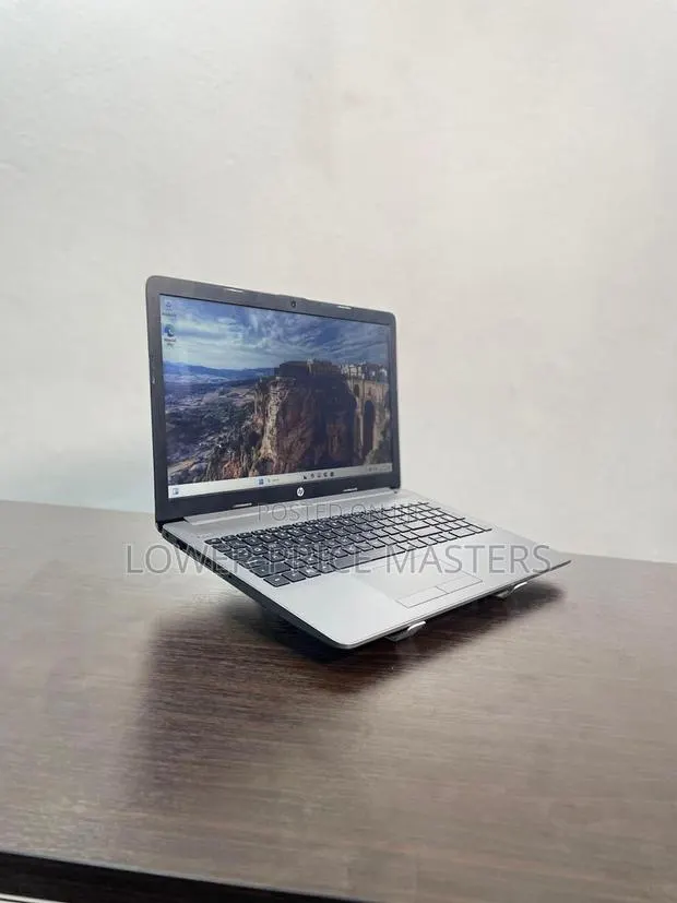 New Laptop HP 255 G8 12GB AMD Ryzen SSD 128GB · Photo 1