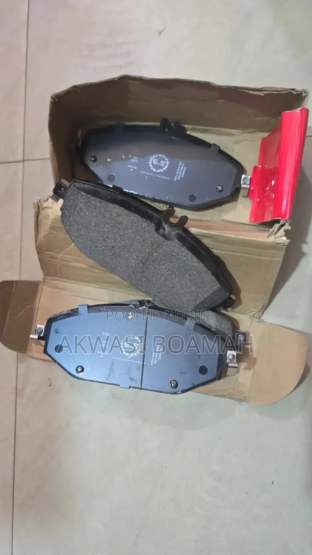Benz, C 300 2016 / 18 Front Brake Pad Set · Photo 1
