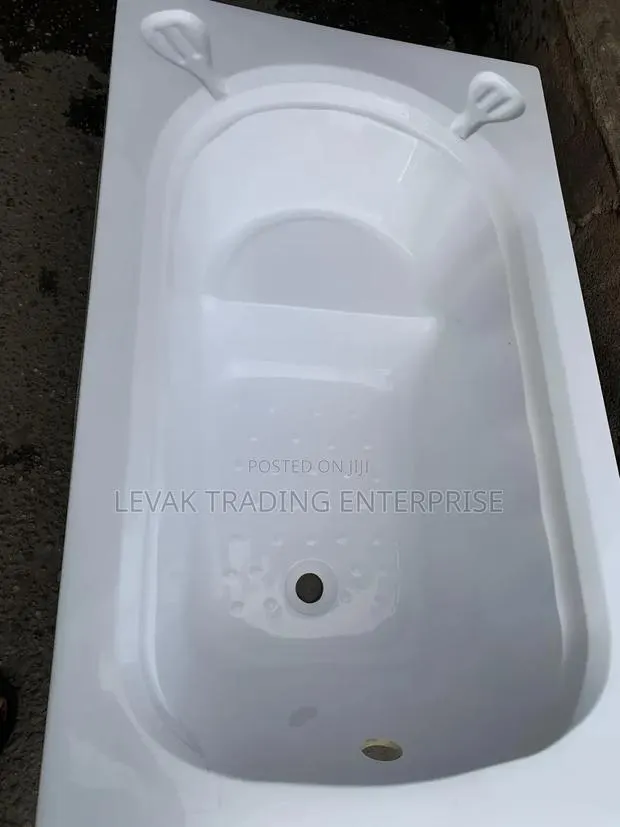 Short Bathtub _ Small Bath · Photo 1