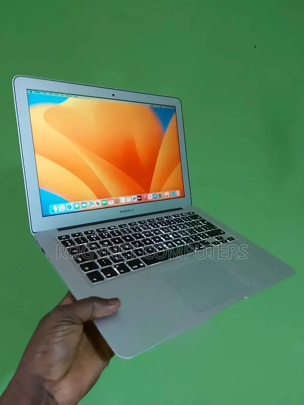 Laptop Apple MacBook Air 2015 8GB Intel Core i5 SSD 128GB · Photo 1