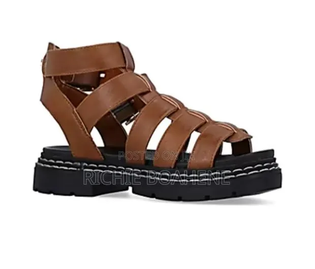Uk Slightly Used Sandals Size 35.5 · Photo 2