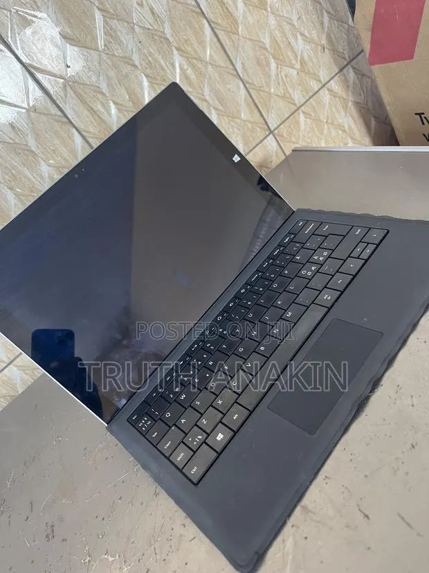 Laptop Microsoft Surface Pro 3 4GB Intel Core i3 SSD 60GB · Photo 1
