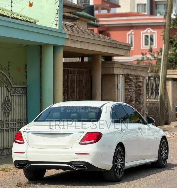 Mercedes-Benz E300 4Matic AWD Sedan (2.0L 4cyl 9A) 2017 White · Photo 1