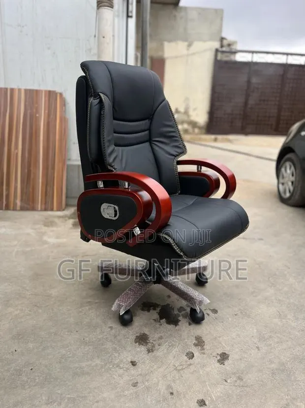 Luxury Executive High-Back Office Chair · Photo 1