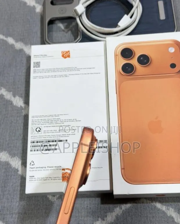 Apple iPhone 17 Pro Max 512 GB Orange · Photo 1