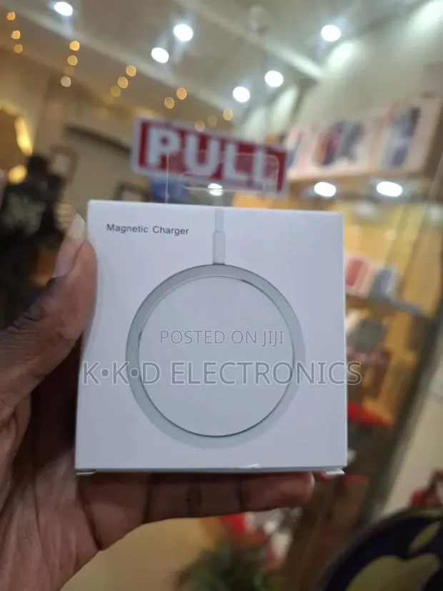 Apple Magsafe Wireless Charger · Photo 1