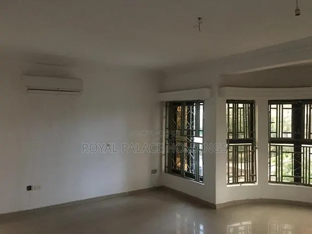 8bdrm Duplex in Close To American, East Legon for rent · Photo 1