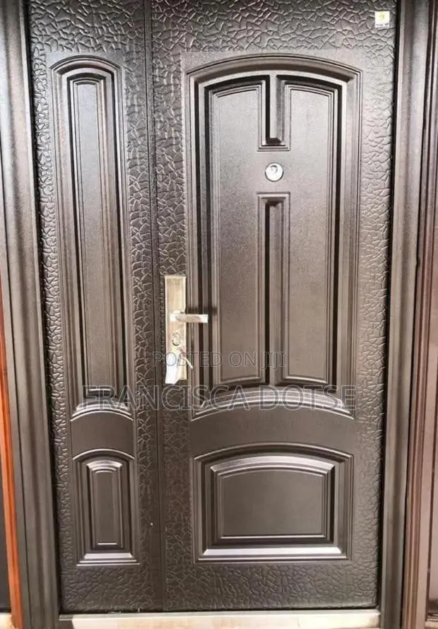 Executive Blown Door With Handle · Photo 1