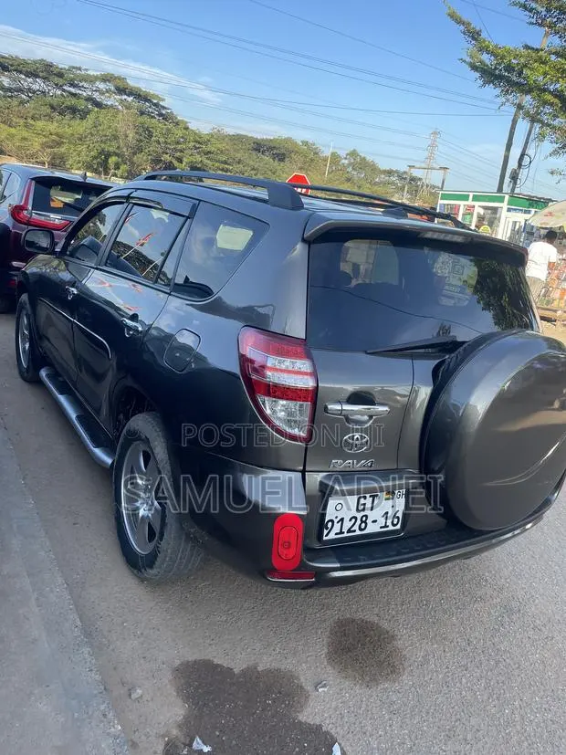Toyota RAV4 2011 Gray · Photo 1