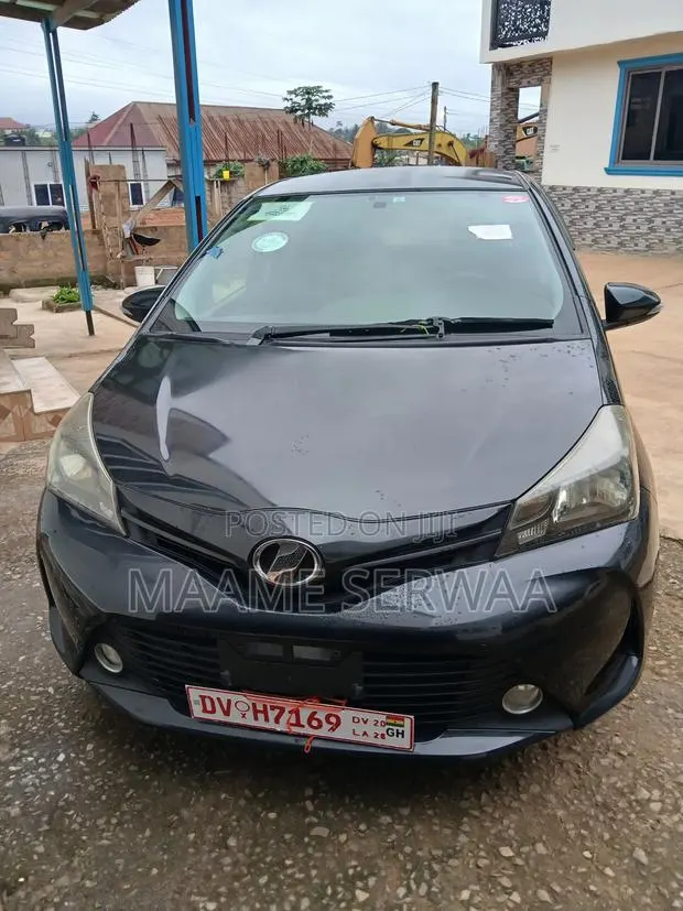 Toyota Vitz 2015 Black · Photo 1
