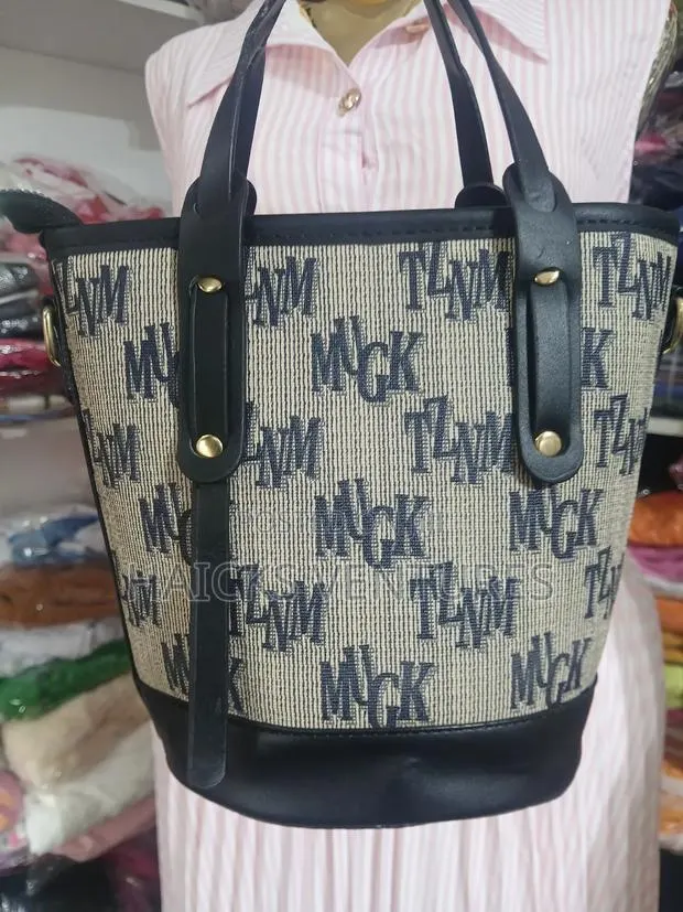 Geniue Leather Hand Bag · Photo 1