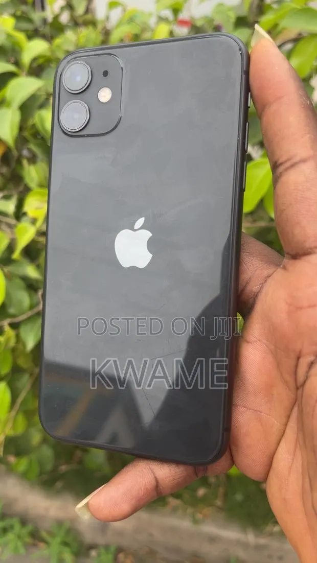 Apple iPhone 11 64 GB Black · Photo 1