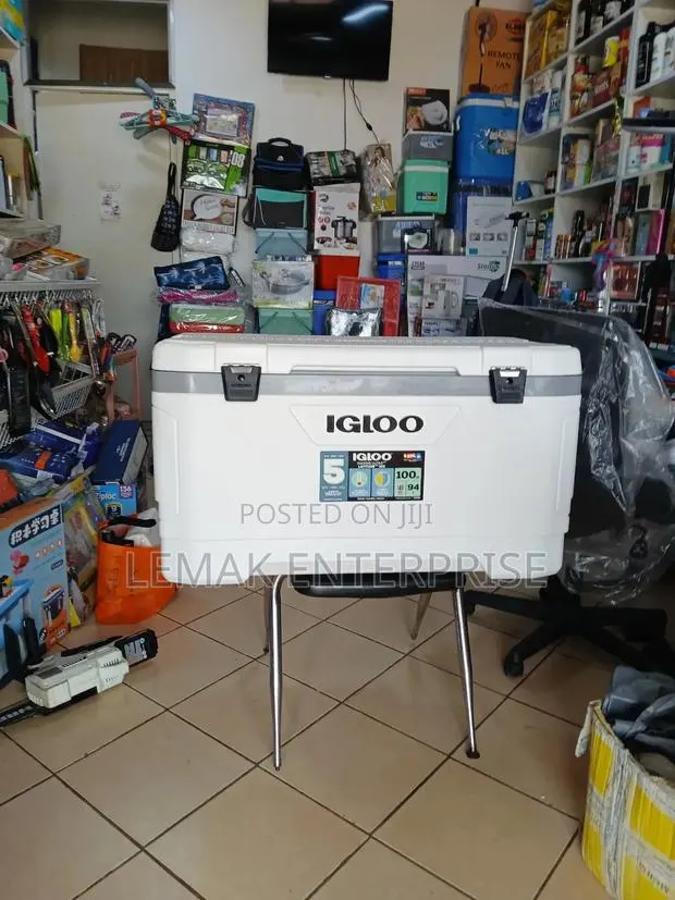 Igloo Latitude 100qt Cooler Ice Chest · Photo 1