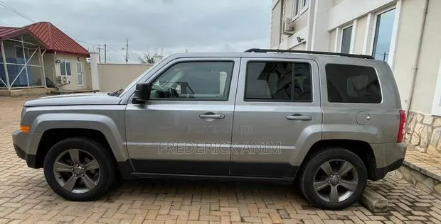 Jeep Patriot High Altitude Edition 4dr SUV (2.0L 4cyl CVT) 2015 Beige · Photo 1