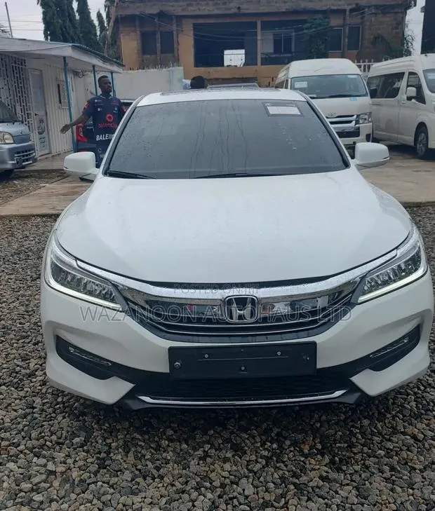 Honda Accord 2017 White · Photo 1