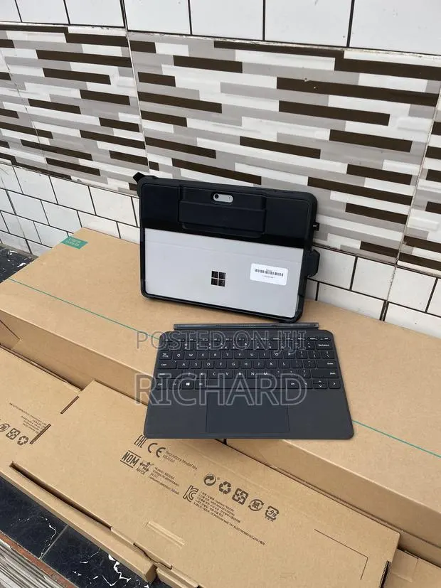 Laptop Microsoft Surface Go 2 8GB Intel Core M3 SSD 128GB · Photo 1