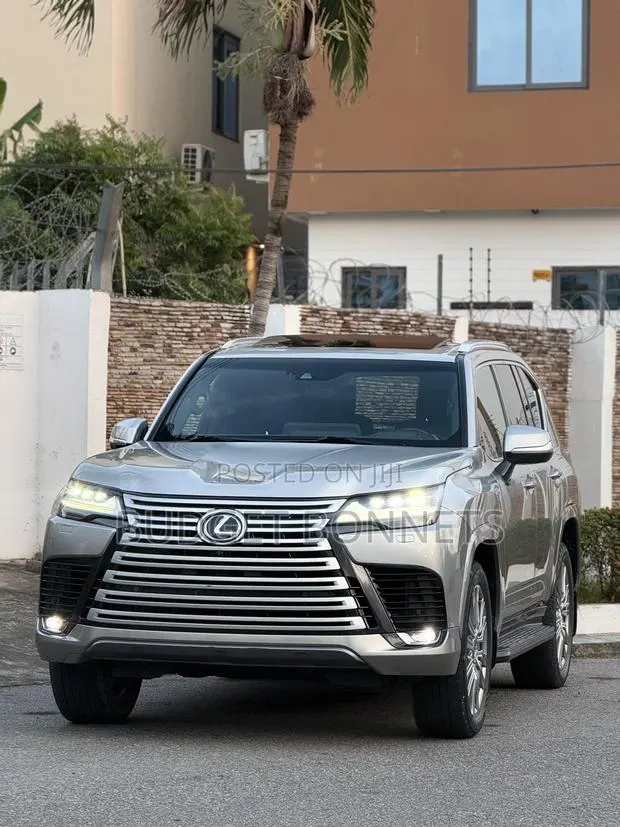 Lexus LX 600 2023 Gold · Photo 1