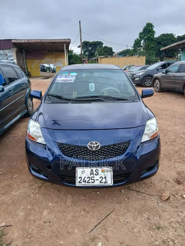 Toyota Yaris Base Sedan 4dr 2010 Black · Photo 1