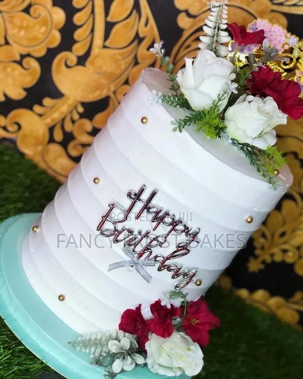 Ladies Birthday Cake · Photo 1