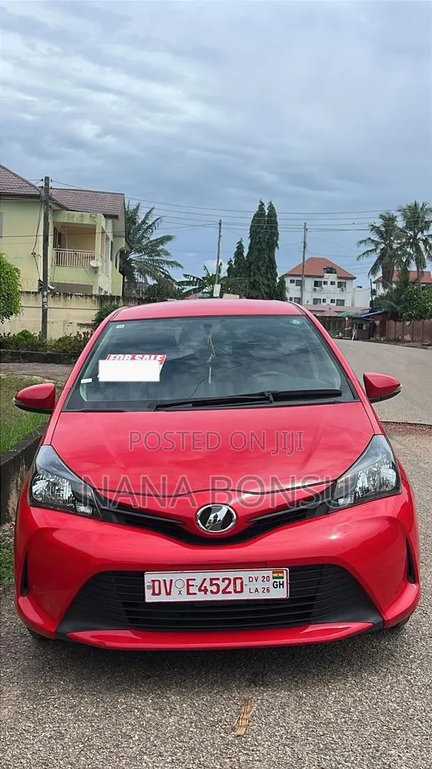 Toyota Vitz 1.5 FWD 5dr 2015 Red · Photo 1