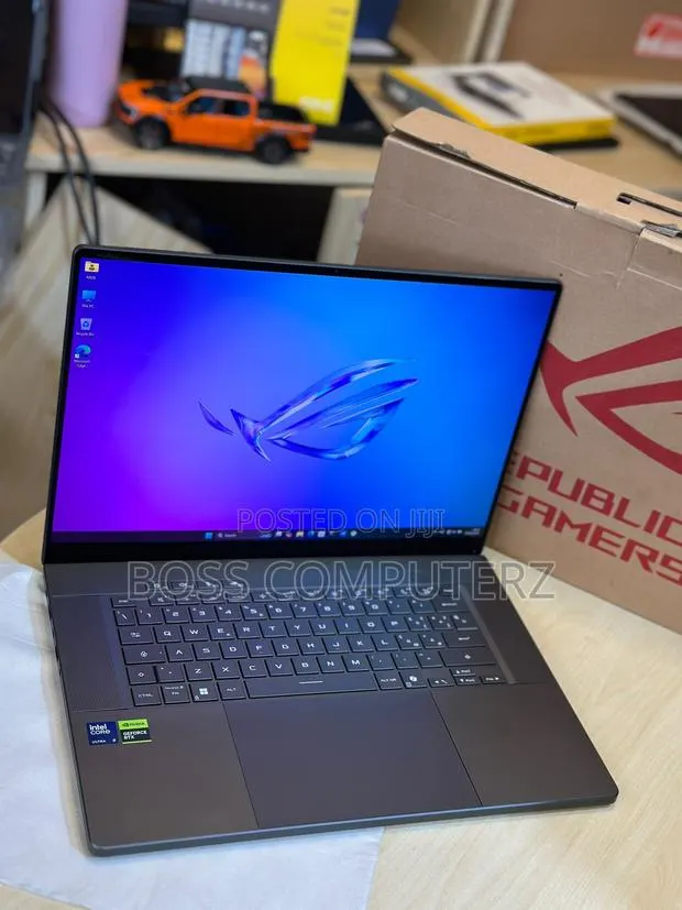 New Laptop Asus ROG Zephyrus G16 32GB Intel Core Ultra 9 SSD 1T · Photo 1