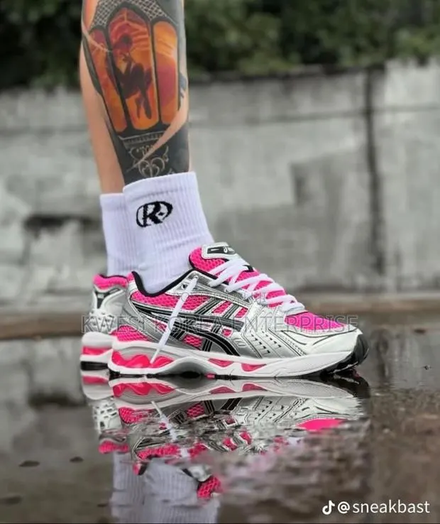 Asics Sports and Fitness Sneakers · Photo 1