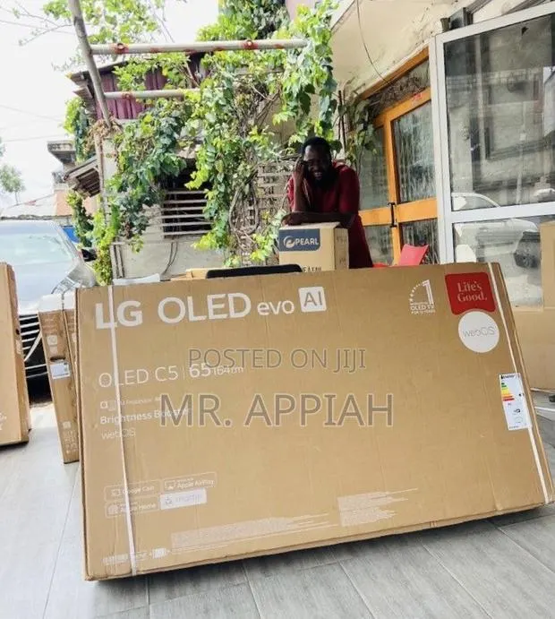 Super Classic LG Oled Smart Screen Television(Black) · Photo 1