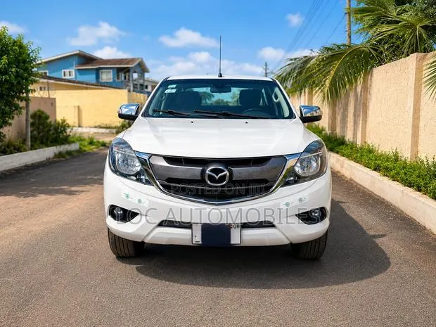 Mazda BT-50 2018 White · Photo 1