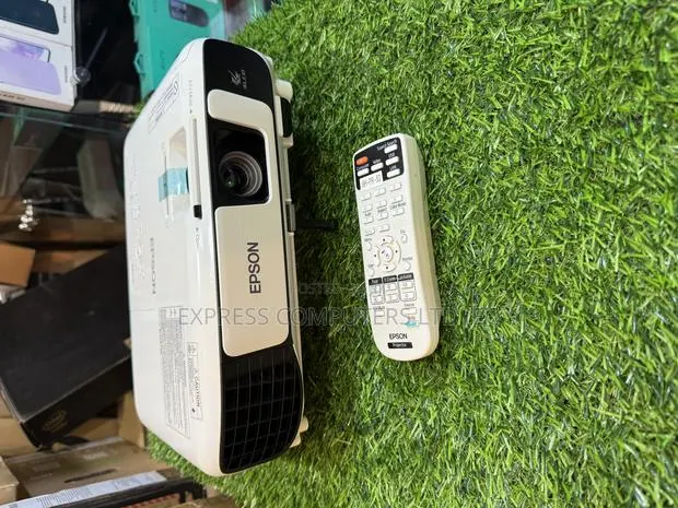 Epson Eb-S41 3lcd, 3300 Lumens Original Projector · Photo 1