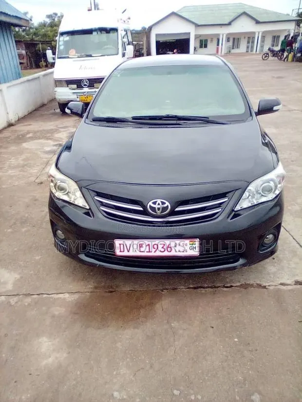 Toyota Corolla Altis 2013 Black · Photo 1