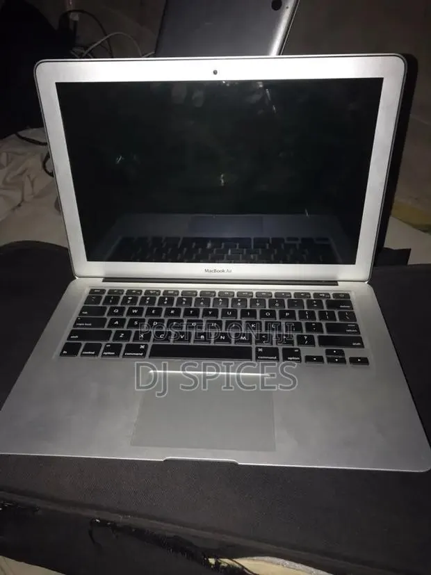 Laptop Apple MacBook Air 2015 8GB Intel Core i5 SSD 512GB · Photo 1