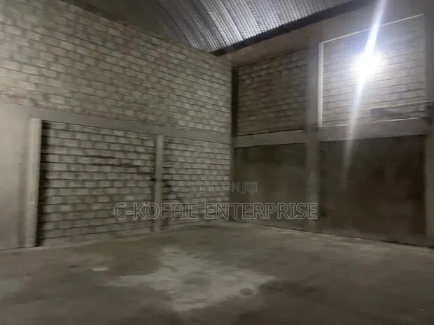 Vantage 1000 SQM Warehouse + 5 Offices at Spintex for Rent · Photo 1