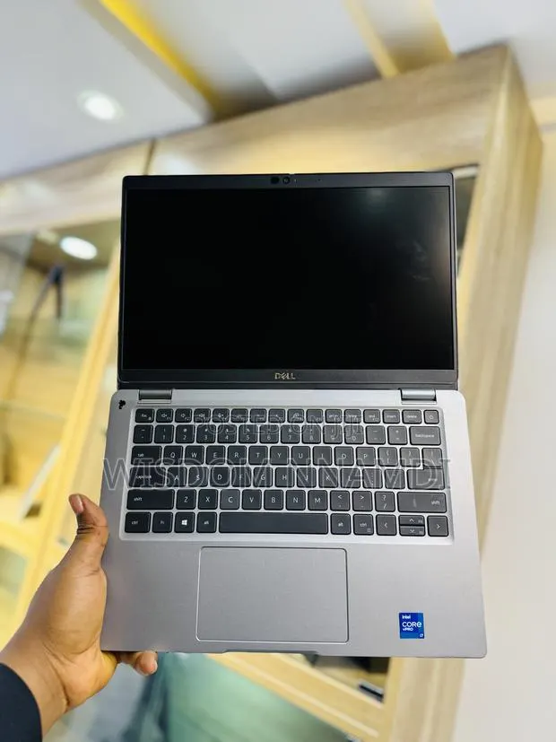 Laptop Dell Latitude 5320 32GB Intel Core i7 SSD 512GB · Photo 1
