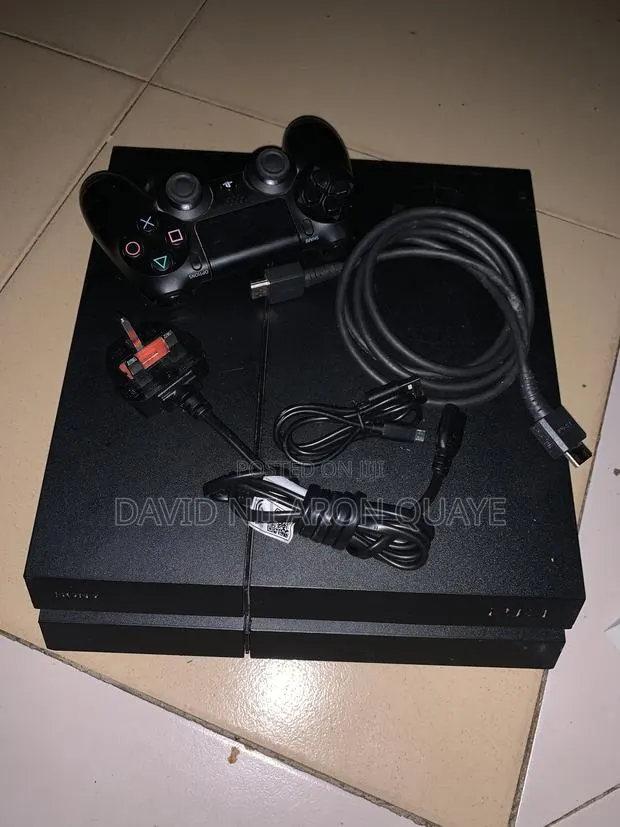 PS4 Standard With Games Jailbreak · Photo 1