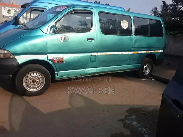 Toyota HiAce 2005 Green · Photo 1