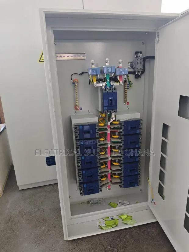 Schneider 8 Way 630A McCb Distribution Board – 3 Phase · Photo 1
