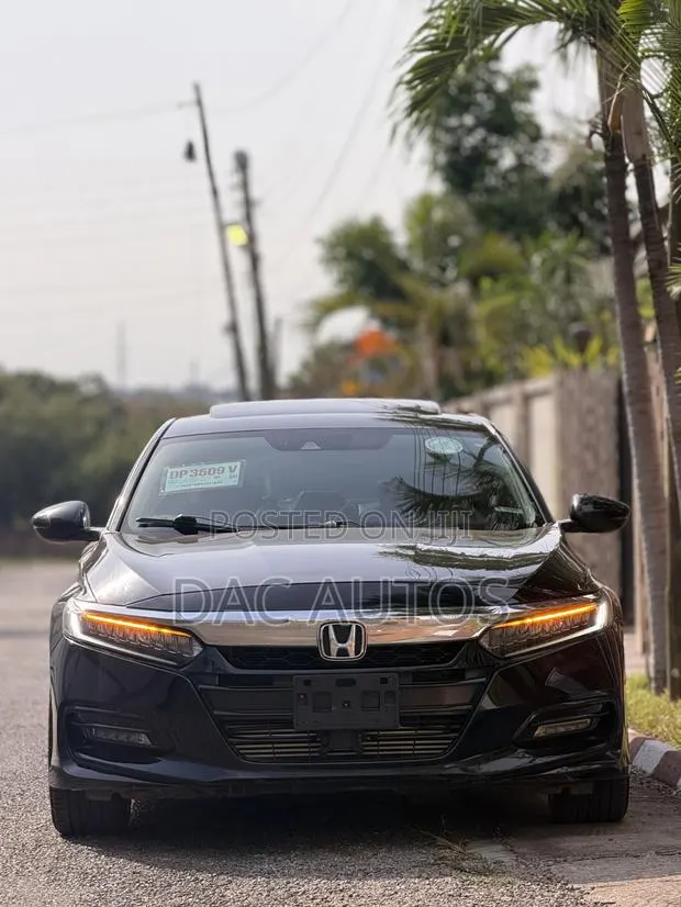 Honda Accord Touring 2018 Black · Photo 1