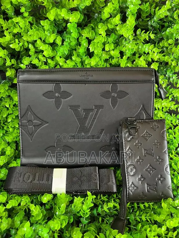 Louis Vuitton Side Bag for Men · Photo 1