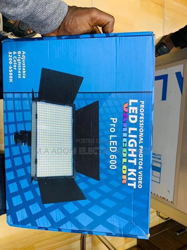 Pro Led Light 600 Professional Photo Video Led Light Kit. · Photo 1
