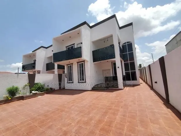 4bdrm House in Lakeside Estate for sale · Photo 1