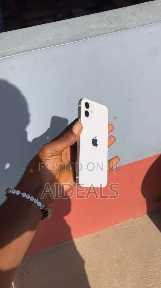 Apple iPhone 12 64 GB White · Photo 1