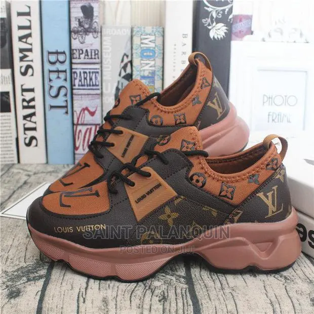 Genuine Leather Louis Vuitton Sneakers · Photo 1