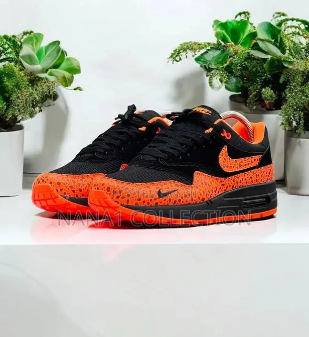 Nike Air Max 1 Black and Orange · Photo 1