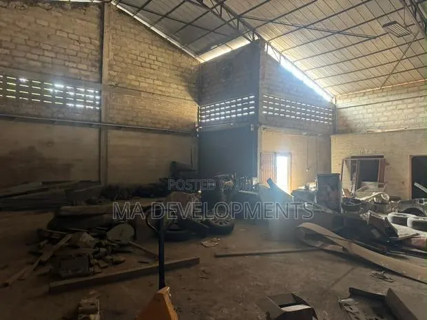 1,000 Square Meter Warehouse for Rent at Weija · Photo 4
