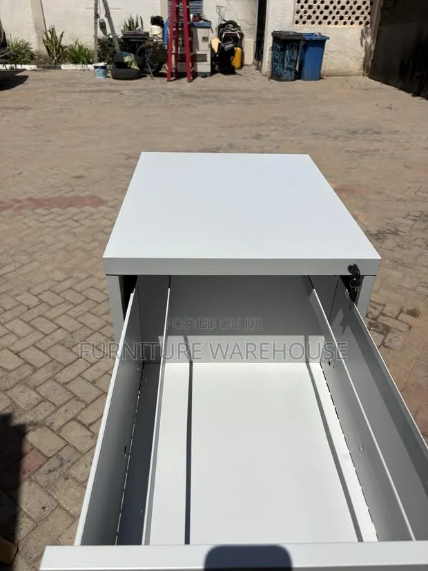 Four-drawer Vertical Filing Cabinet · Photo 3