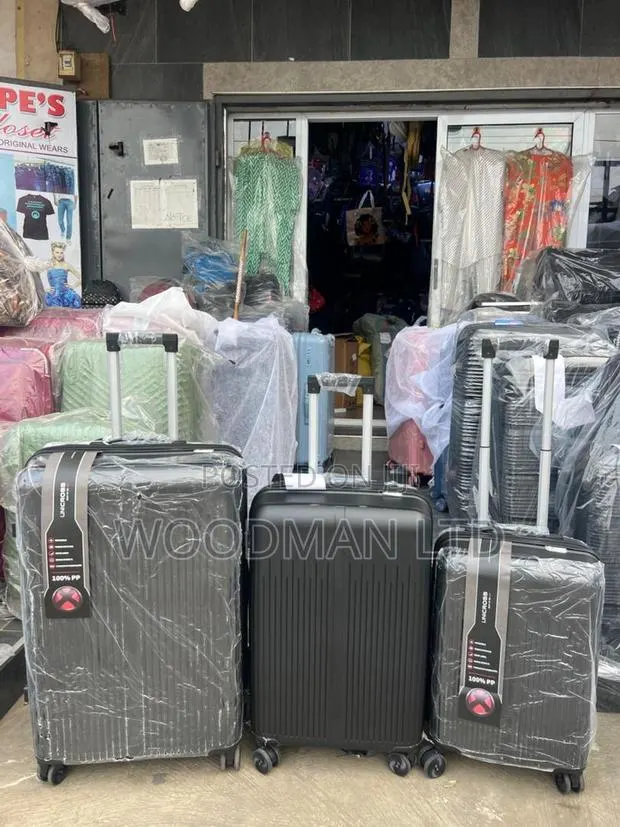 Taveling Suitcases · Photo 1