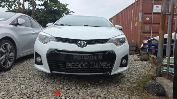 Toyota Corolla S 4dr Sedan (1.8L 4cyl CVT) 2016 White · Photo 1