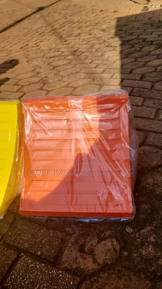 Heavy Duty Wheel Chock. · Photo 2