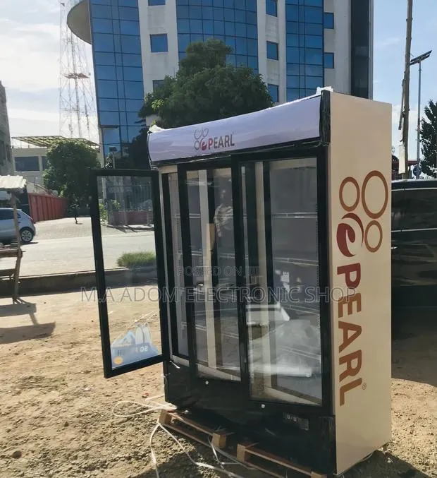 Quality Pearl PVC-150(950)3 Door Electric Beverage Cooler · Photo 1