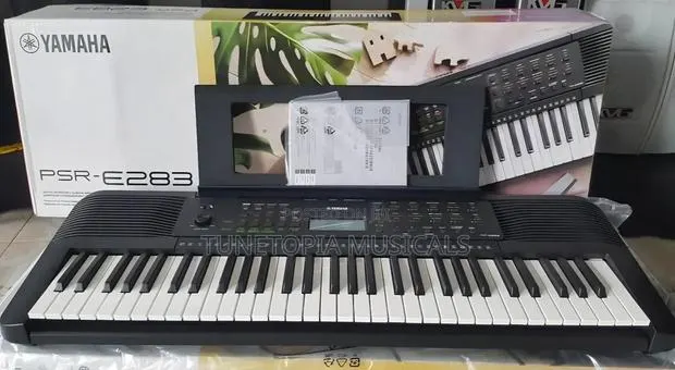 Yamaha Psr-e283 61-key Portable Keyboard · Photo 1